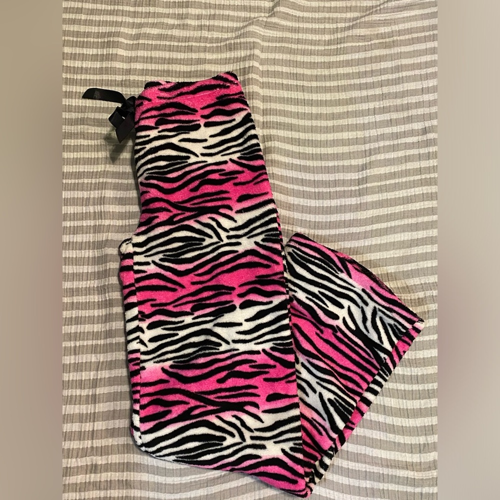 Set of 2 Women’s Plush Pajama Pants - Picture 6 of 14